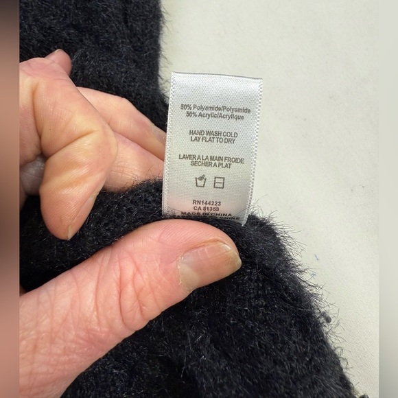 BISHOP & YOUNG Black V-Neck ribbed sweater size M. - Picture 10 of 12